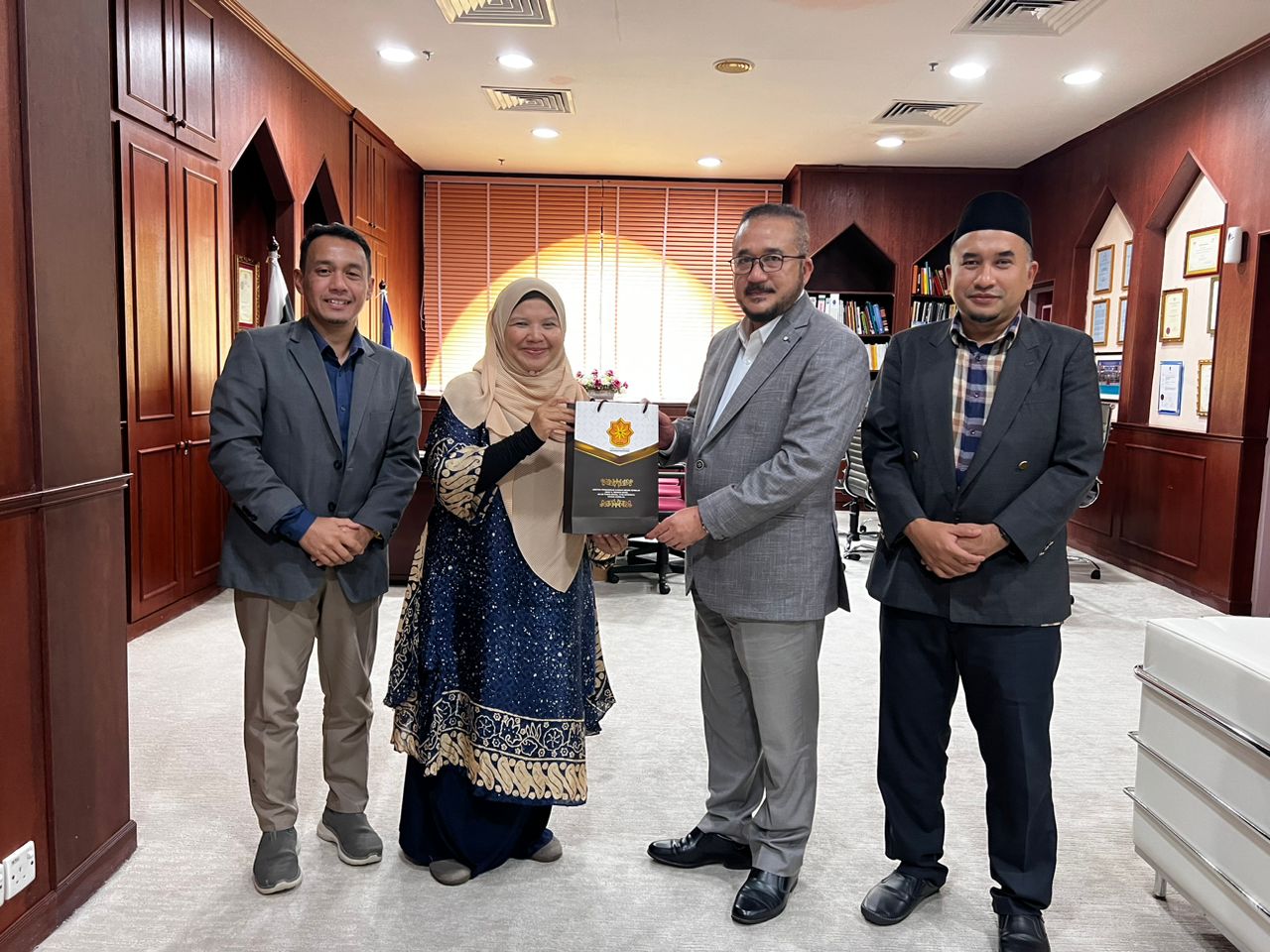 Sesi Temubual Y.A.A Dato' Wan Mohd Zakri bin Wan Mohd, Ketua Hakim Syarie Terengganu bersama Jab. Pendakwaan Syariah Negeri Sembilan dengan kerjasama Majlis Agama Islam Negeri Sembilan & Fakulti Undang-Undang, UKM